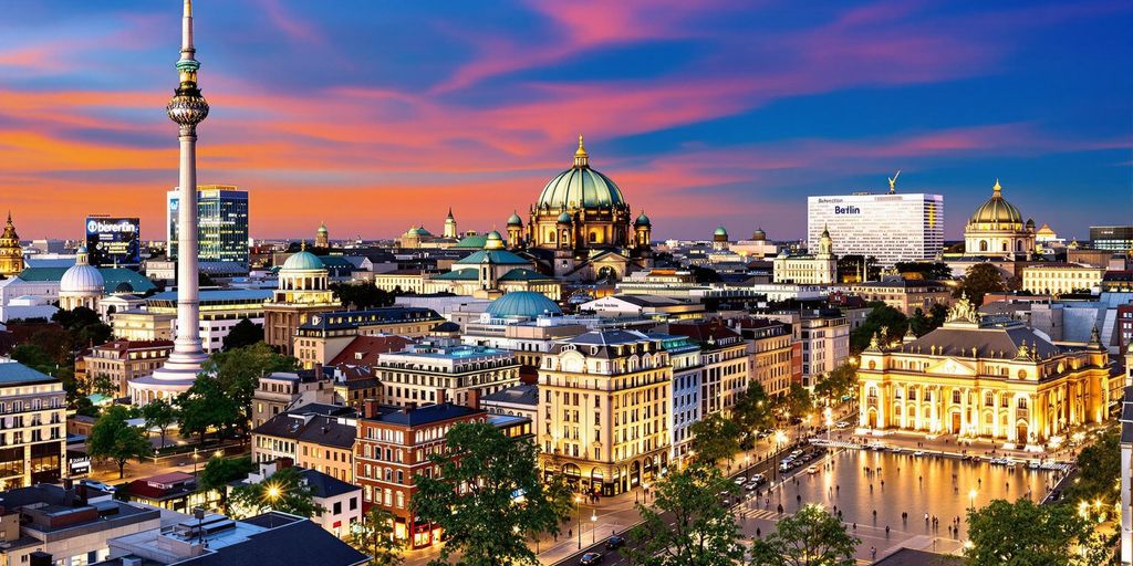 Zentrale Hotels in Berlin mit Stadtansicht.